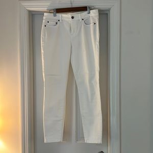 Vineyard Vines white jeans